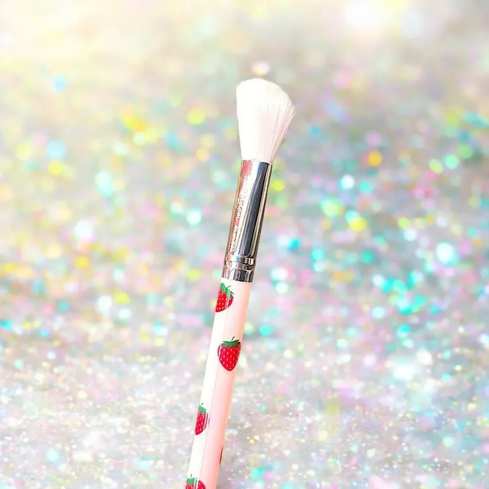 SLMISSGLAM Strawberry Blusher & Contour Brush NEW IN PACKAGE MSRP $28